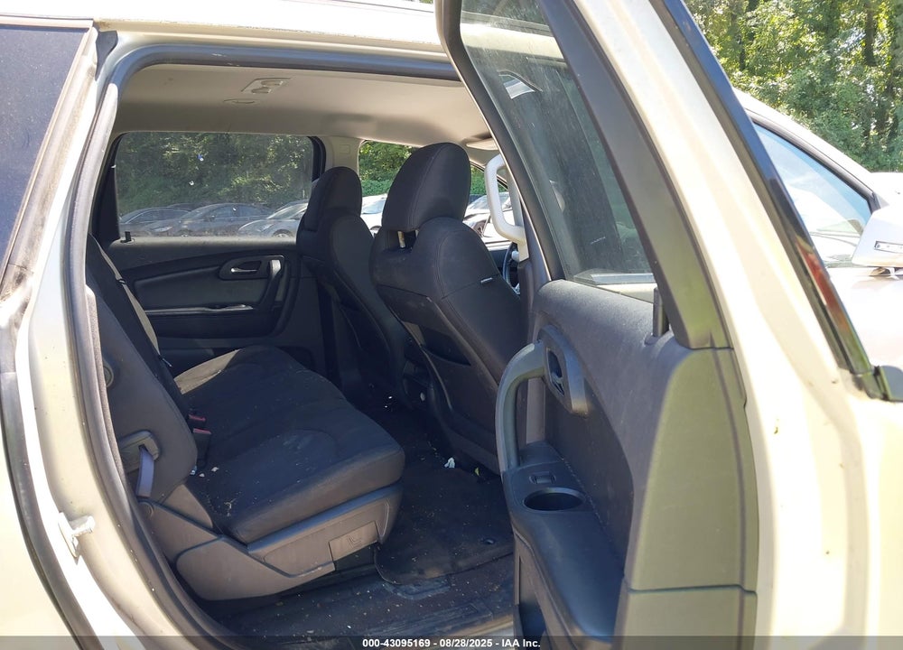 2011 CHEVROLET TRAVERSE VIN: 1GNKRGED8BJ320108