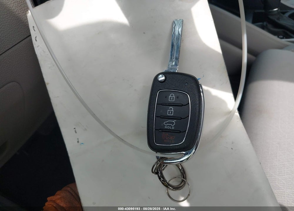 2016 HYUNDAI TUCSON VIN: KM8J33A42GU145747