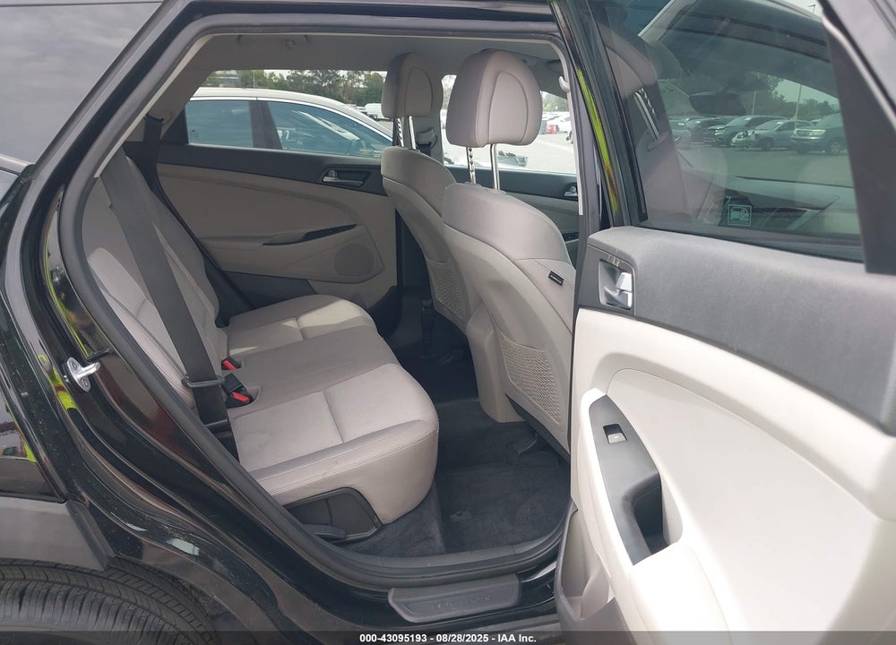 2016 HYUNDAI TUCSON VIN: KM8J33A42GU145747