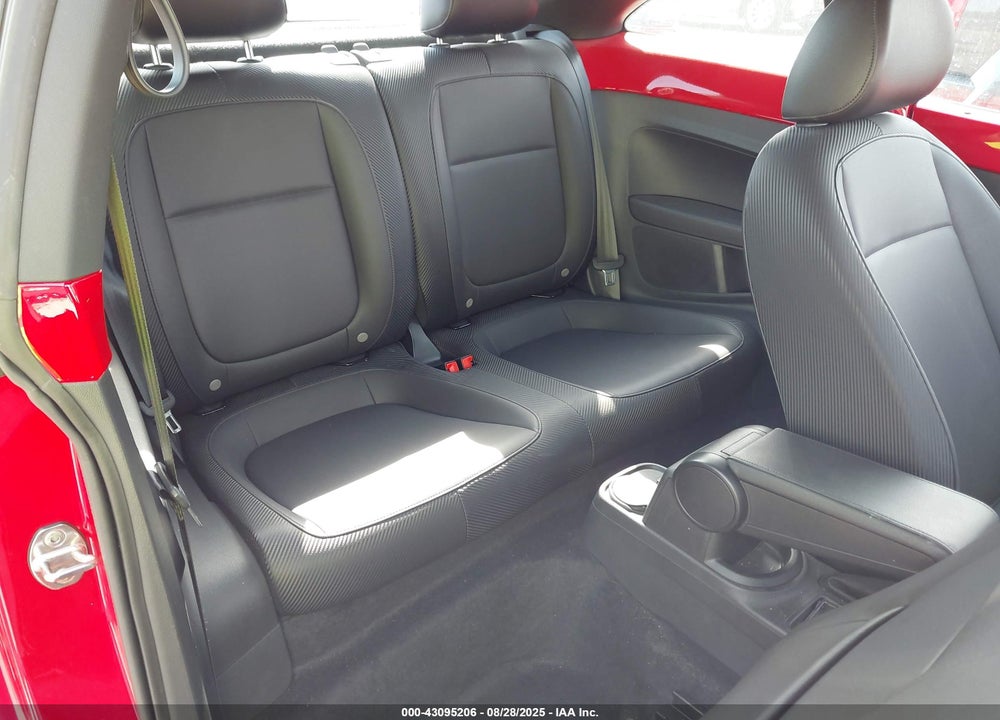 2019 VOLKSWAGEN BEETLE VIN: 3VWJD7AT6KM718739