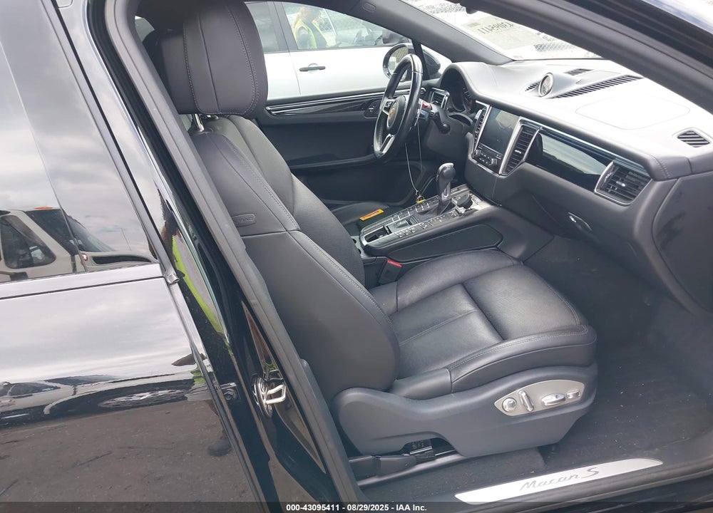 2017 PORSCHE MACAN S VIN: WP1AB2A50HLB13640