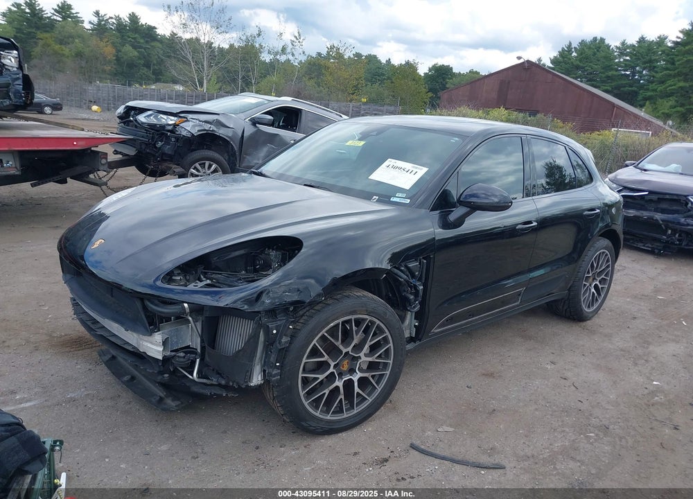 2017 PORSCHE MACAN S VIN: WP1AB2A50HLB13640