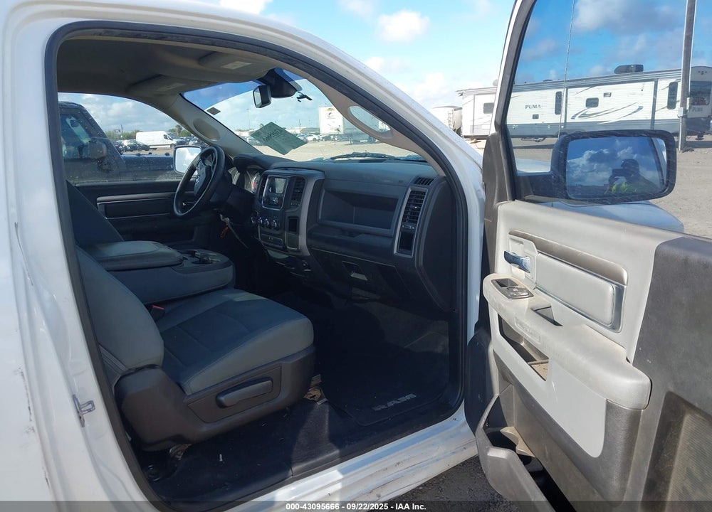 2018 RAM 1500 VIN: 3C6JR6DG9JG175968