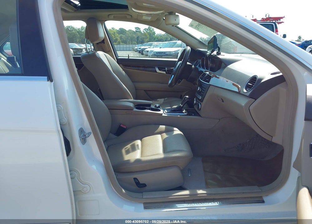 2014 MERCEDES-BENZ C CLASS VIN: WDDGF4HB9ER320808
