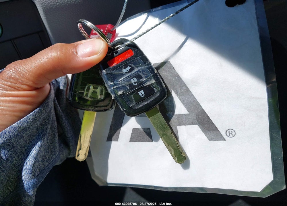 2013 HONDA ACCORD VIN: 1HGCR2F33DA237583