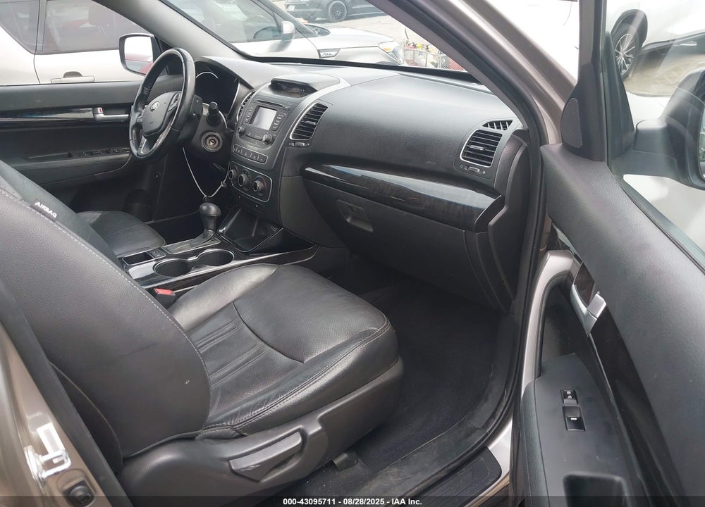 2015 KIA SORENTO VIN: 5XYKT3A67FG653352