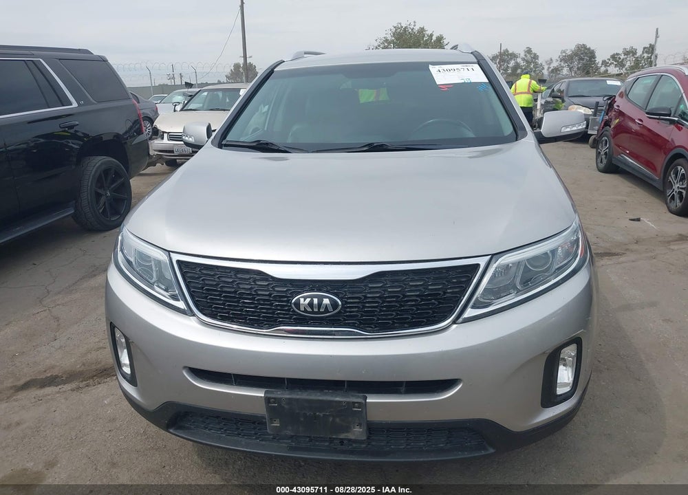 2015 KIA SORENTO VIN: 5XYKT3A67FG653352