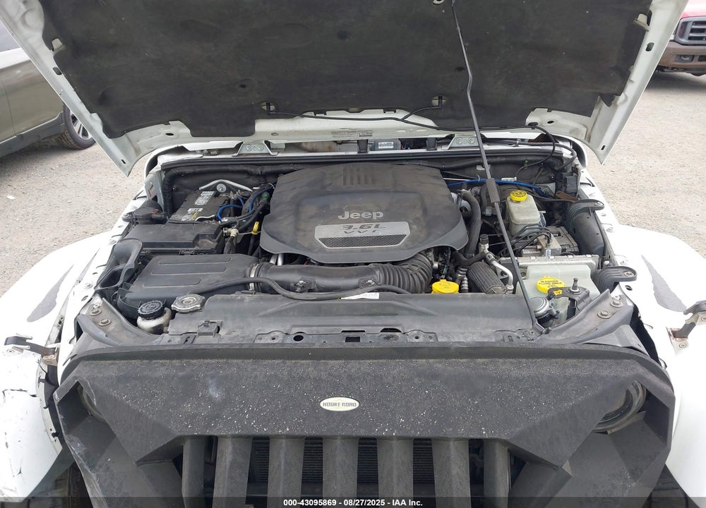 2013 JEEP WRANGLER UNLIMITED SAHARA VIN: 1C4BJWEG2DL617564