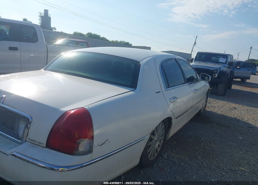 2003 LINCOLN TOWN CAR EXECUTIVE VIN: 1LNHM81W93Y703123