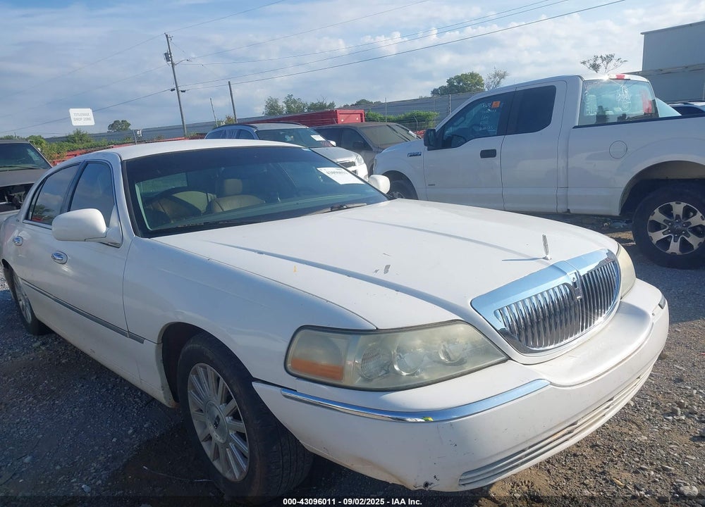 2003 LINCOLN TOWN CAR EXECUTIVE VIN: 1LNHM81W93Y703123
