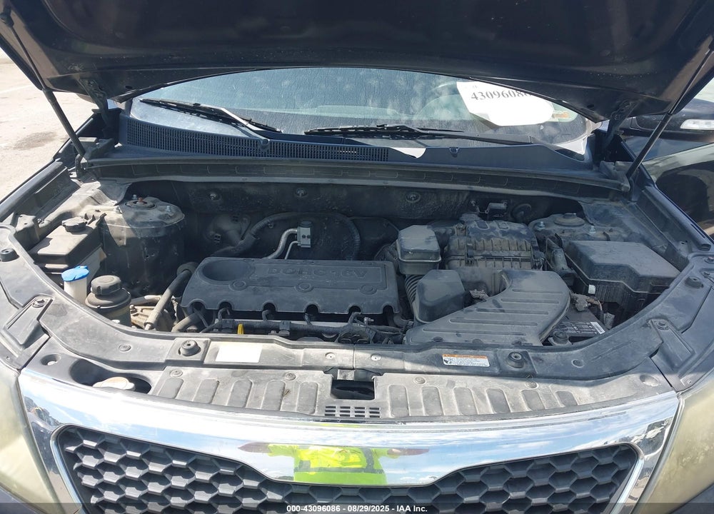 2011 KIA SORENTO VIN: 5XYKTCA13BG173758