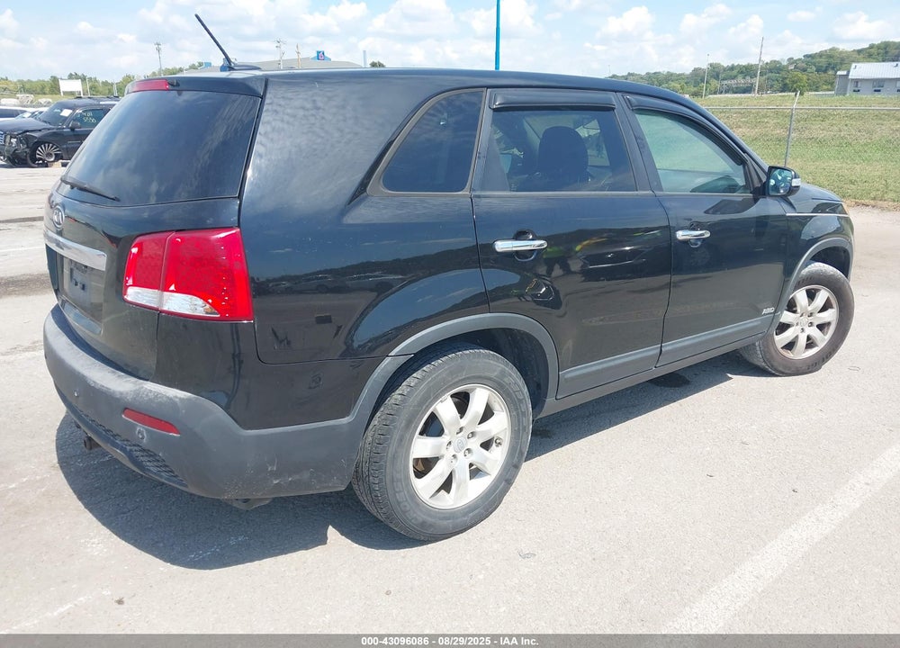 2011 KIA SORENTO VIN: 5XYKTCA13BG173758
