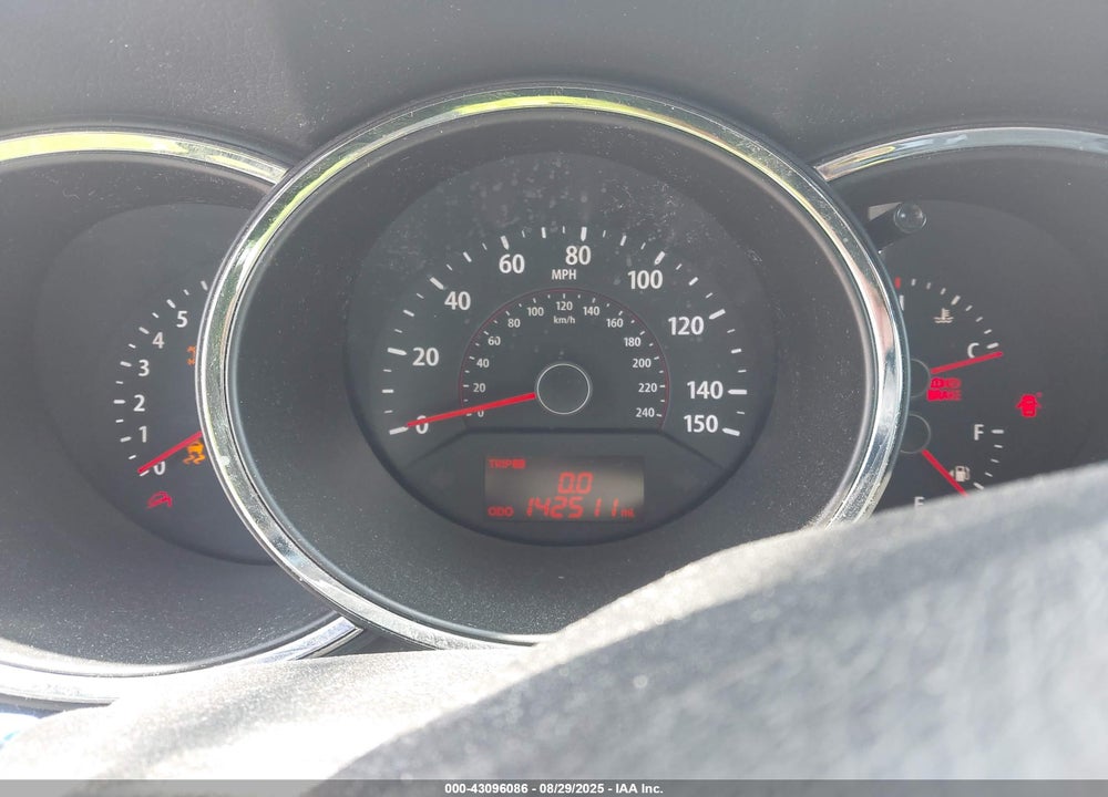 2011 KIA SORENTO VIN: 5XYKTCA13BG173758