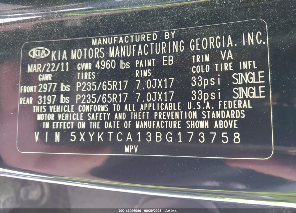 2011 KIA SORENTO VIN: 5XYKTCA13BG173758