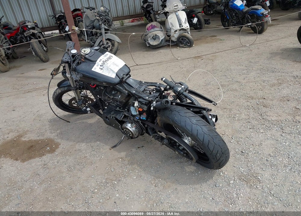 2011 HARLEY-DAVIDSON FXDB VIN: 1HD1GX430BC330606