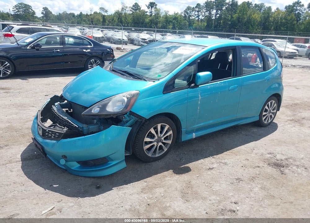 2013 HONDA FIT VIN: JHMGE8G51DC008689
