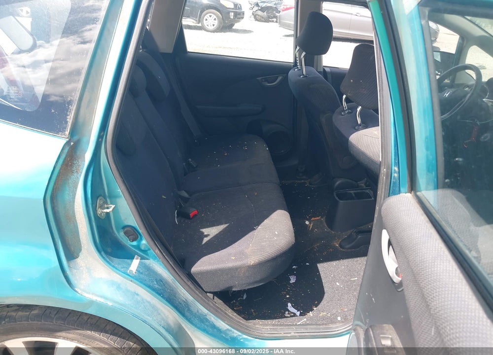 2013 HONDA FIT VIN: JHMGE8G51DC008689