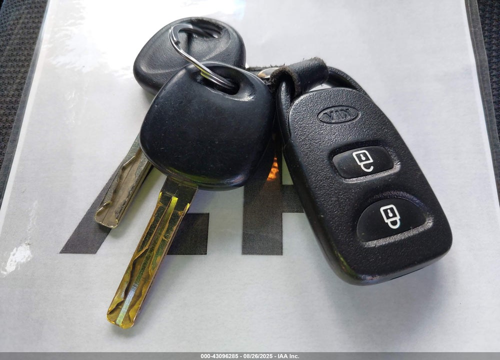 2012 KIA SORENTO VIN: 5XYKT3A69CG220384