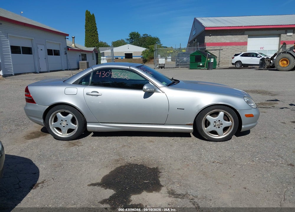 2001 MERCEDES-BENZ SLK 320 VIN: WDBKK65F91F201864