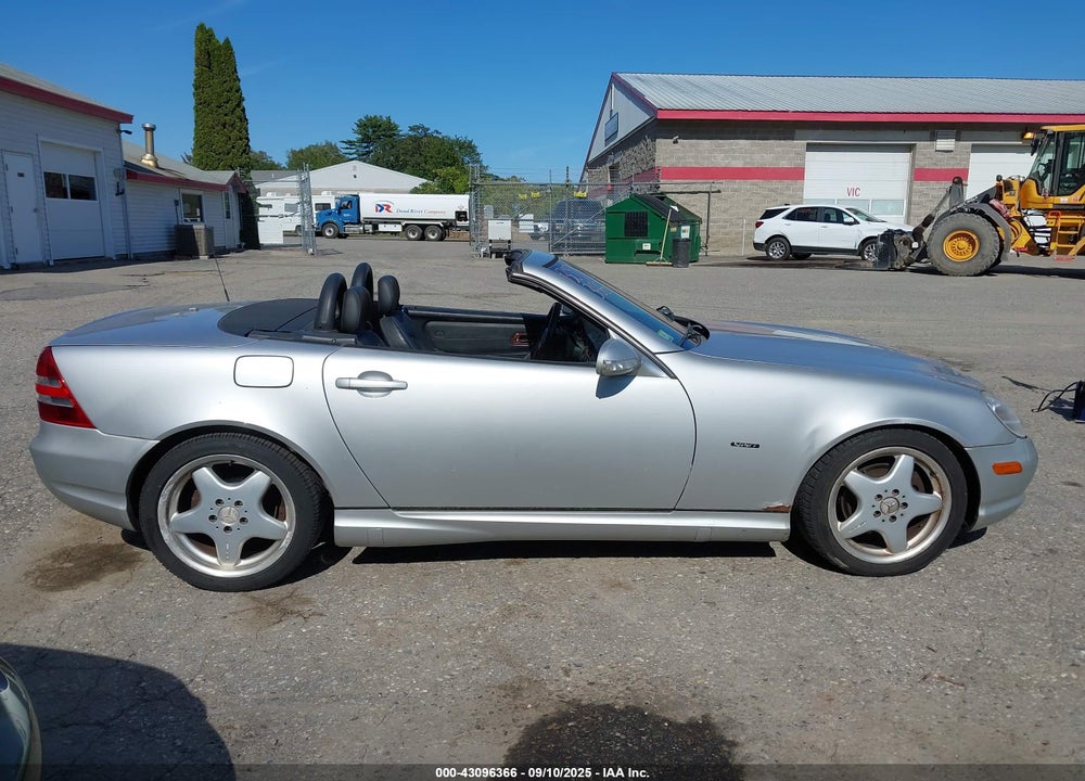 2001 MERCEDES-BENZ SLK 320 VIN: WDBKK65F91F201864