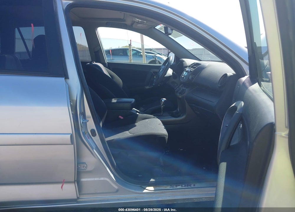 2011 TOYOTA RAV4 VIN: JTMRK4DV7B5105087