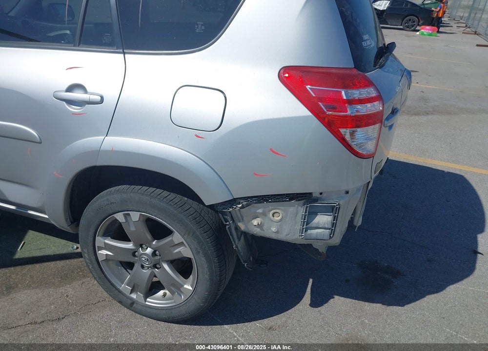 2011 TOYOTA RAV4 VIN: JTMRK4DV7B5105087