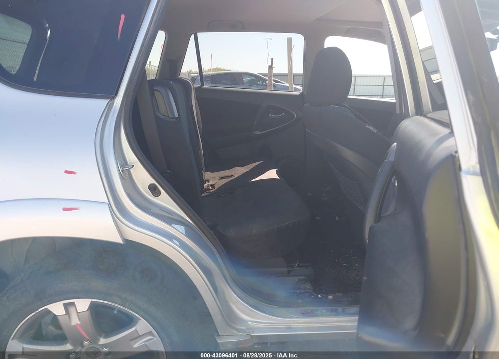 2011 TOYOTA RAV4 VIN: JTMRK4DV7B5105087