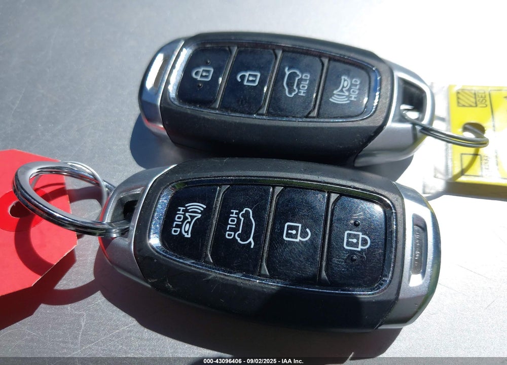 2020 HYUNDAI SANTA FE VIN: 5NMS33AD6LH137158