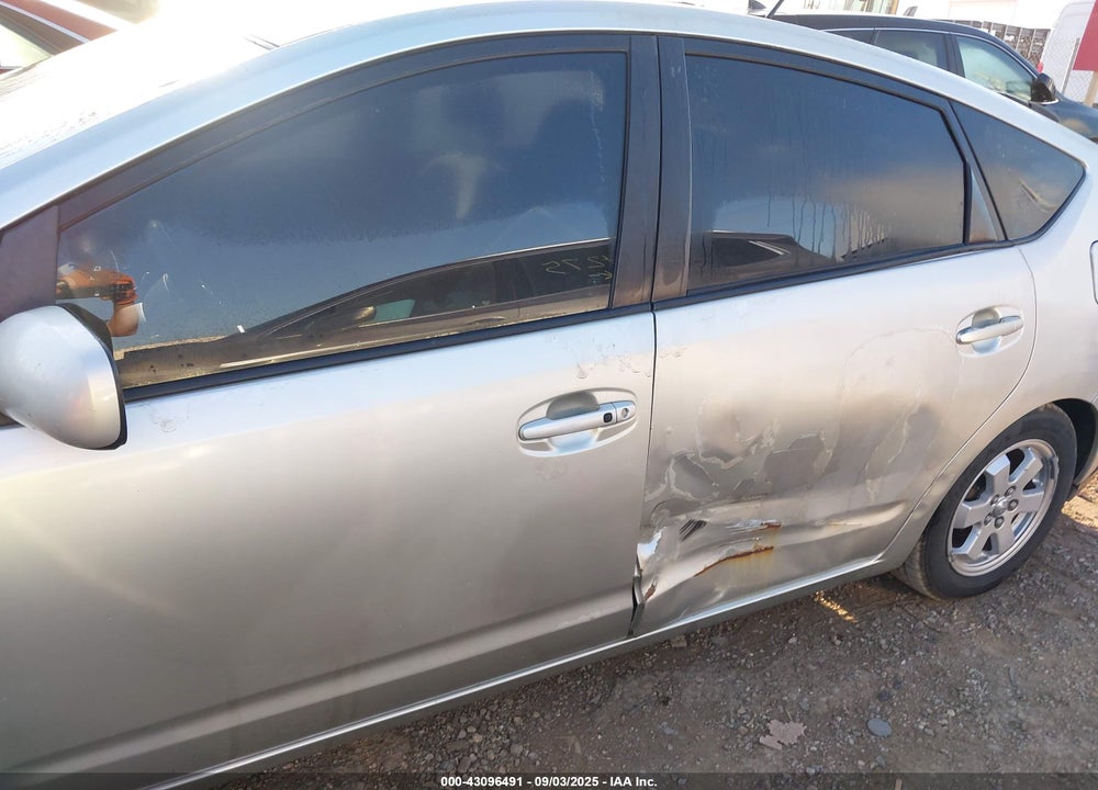 2005 TOYOTA PRIUS VIN: JTDKB20UX57052607