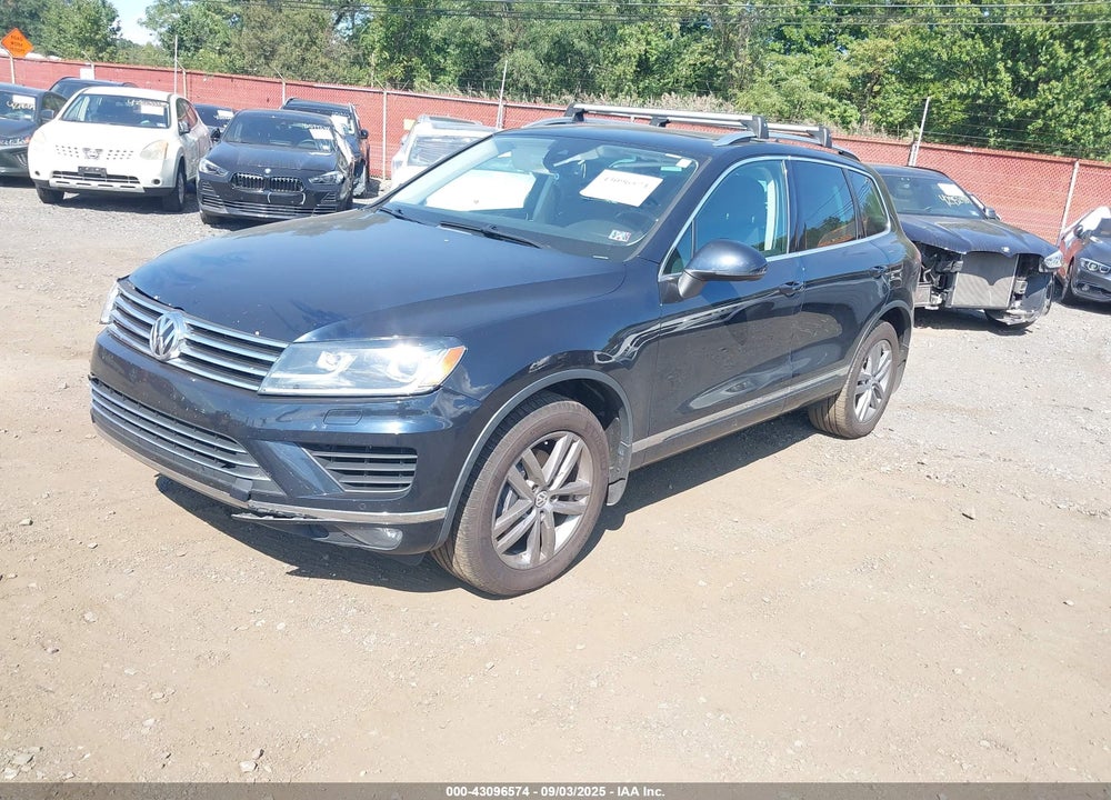 2016 VOLKSWAGEN TOUAREG VIN: WVGEF9BP5GD010864