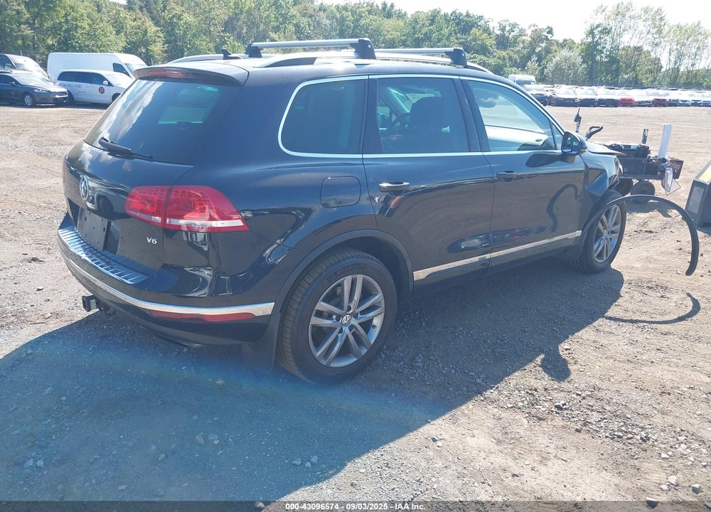 2016 VOLKSWAGEN TOUAREG VIN: WVGEF9BP5GD010864