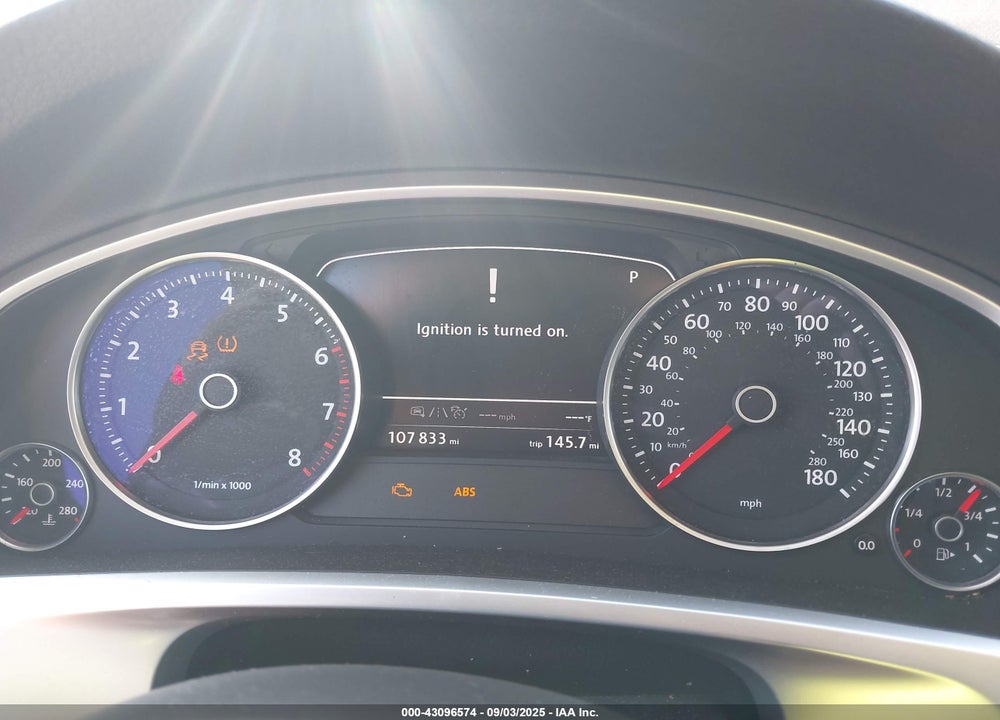 2016 VOLKSWAGEN TOUAREG VIN: WVGEF9BP5GD010864