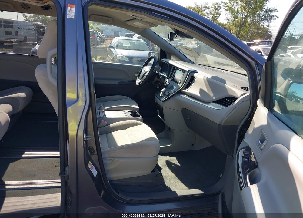 2019 TOYOTA SIENNA LE 8 PASSENGER VIN: 5TDKZ3DC3KS993465