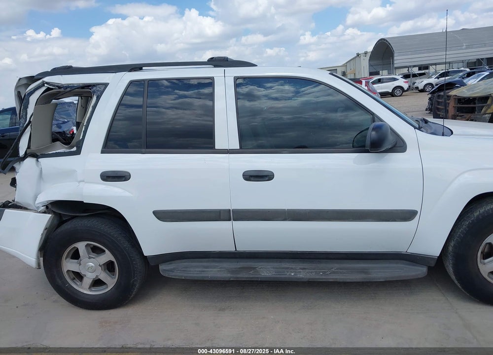 2005 CHEVROLET TRAILBLAZER LS VIN: 1GNDT13S352375735