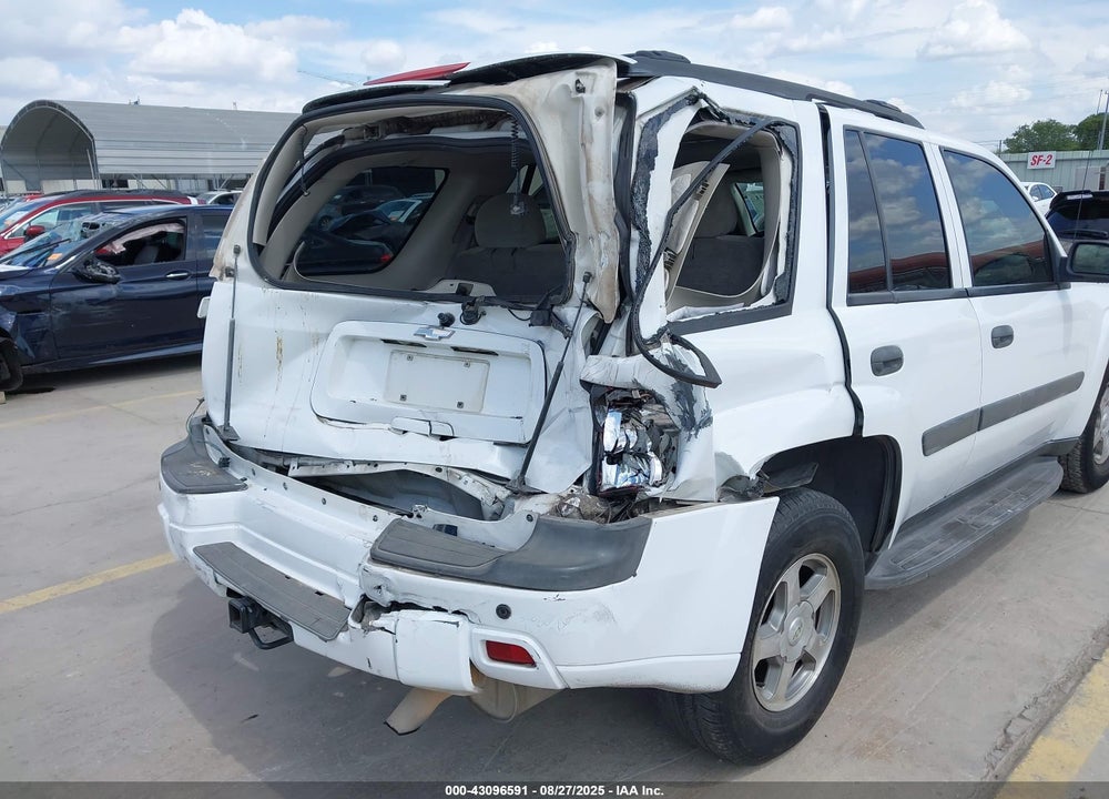 2005 CHEVROLET TRAILBLAZER LS VIN: 1GNDT13S352375735