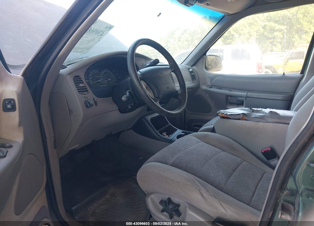 2000 FORD EXPLORER XLT VIN: 1FMZU63XXYUB66503