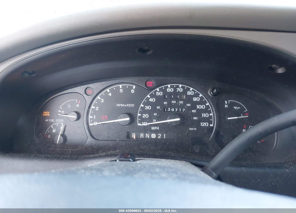 2000 FORD EXPLORER XLT VIN: 1FMZU63XXYUB66503