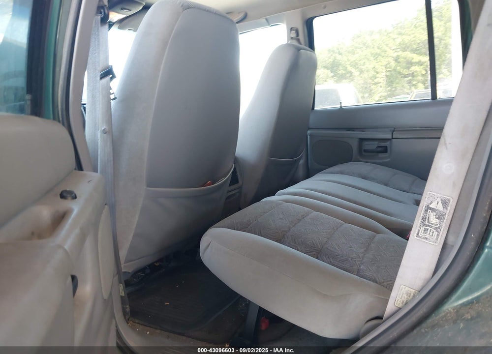 2000 FORD EXPLORER XLT VIN: 1FMZU63XXYUB66503