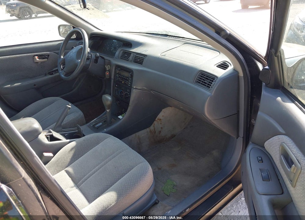 2001 TOYOTA CAMRY LE/XLE VIN: 4T1BF22K01U129251