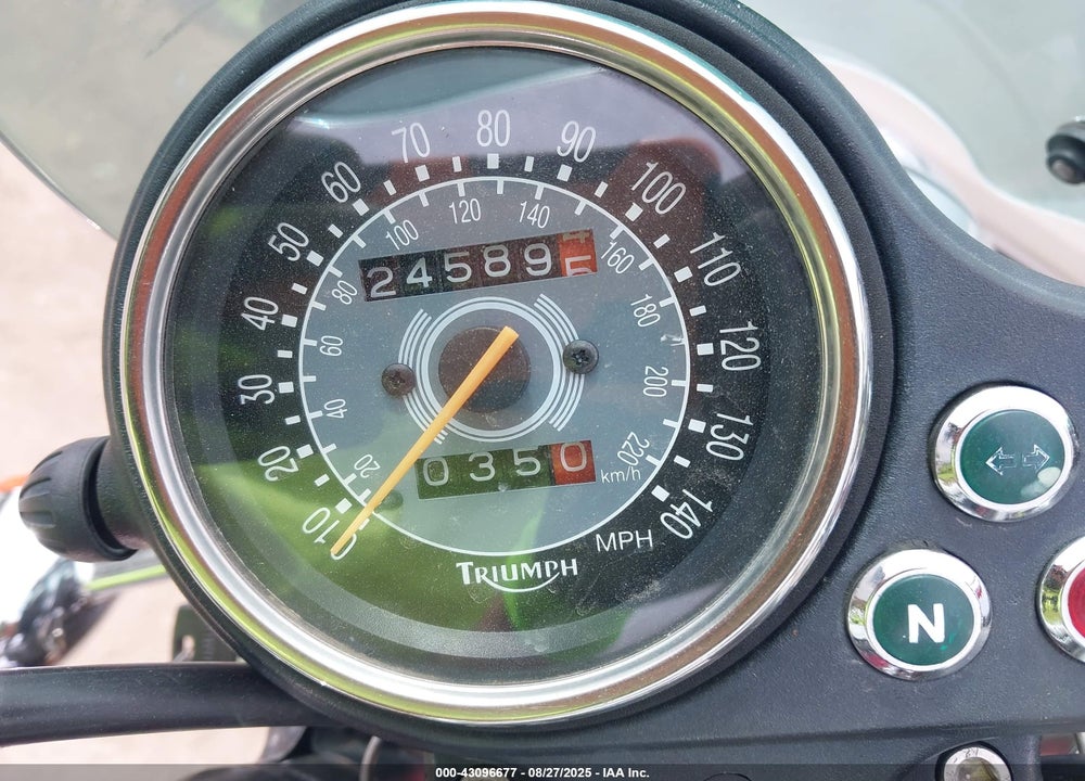 2002 TRIUMPH MOTORCYCLE BONNEVILLE VIN: SMT900HN82J139847