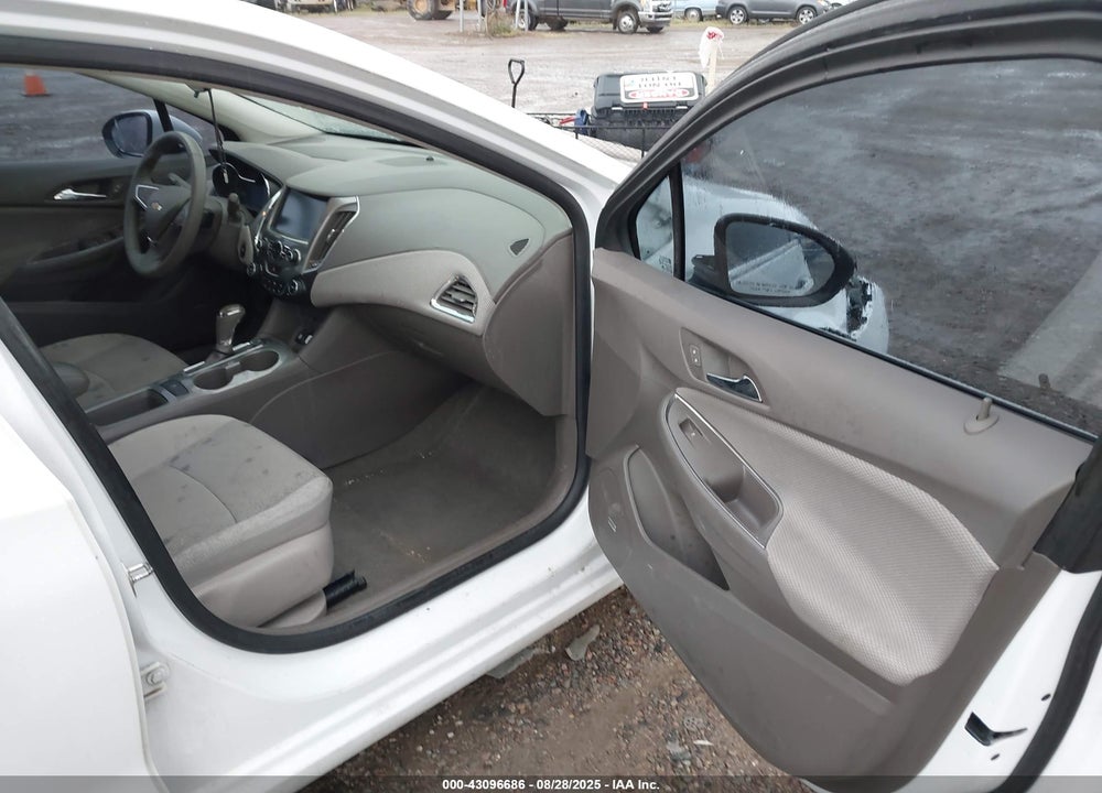 2017 CHEVROLET CRUZE VIN: 1G1BE5SM7H7223235