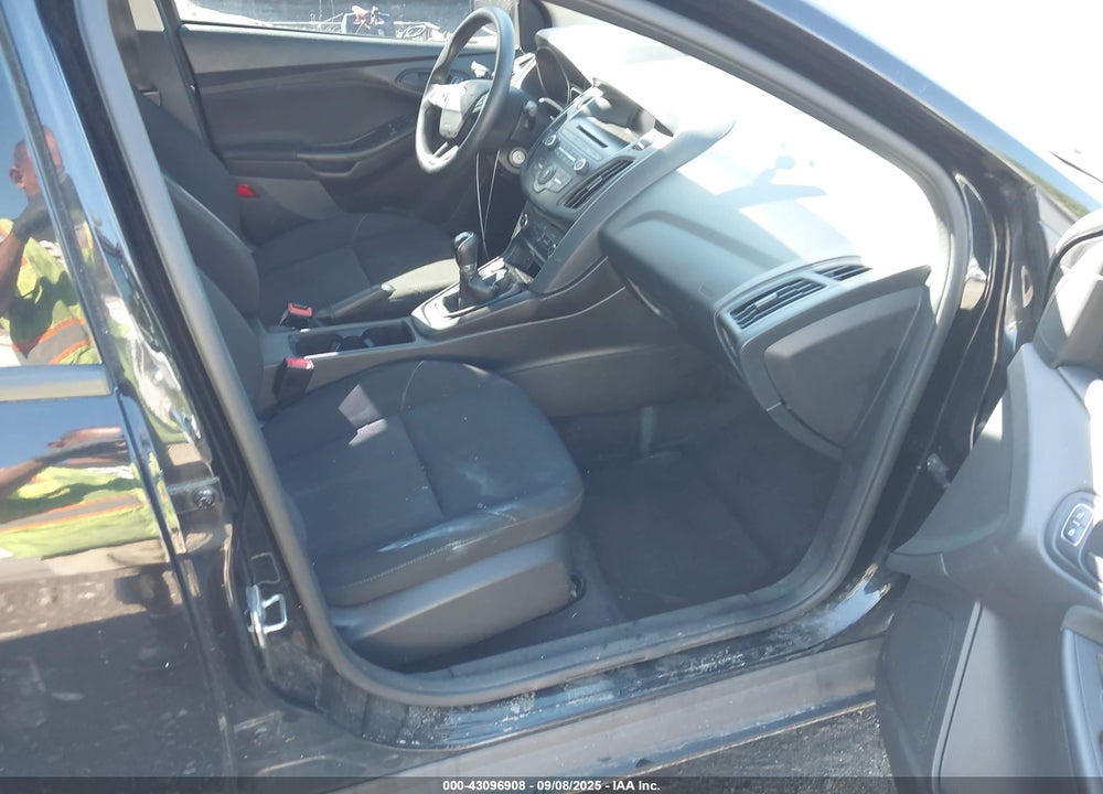 2017 FORD FOCUS VIN: 1FADP3E20HL334599