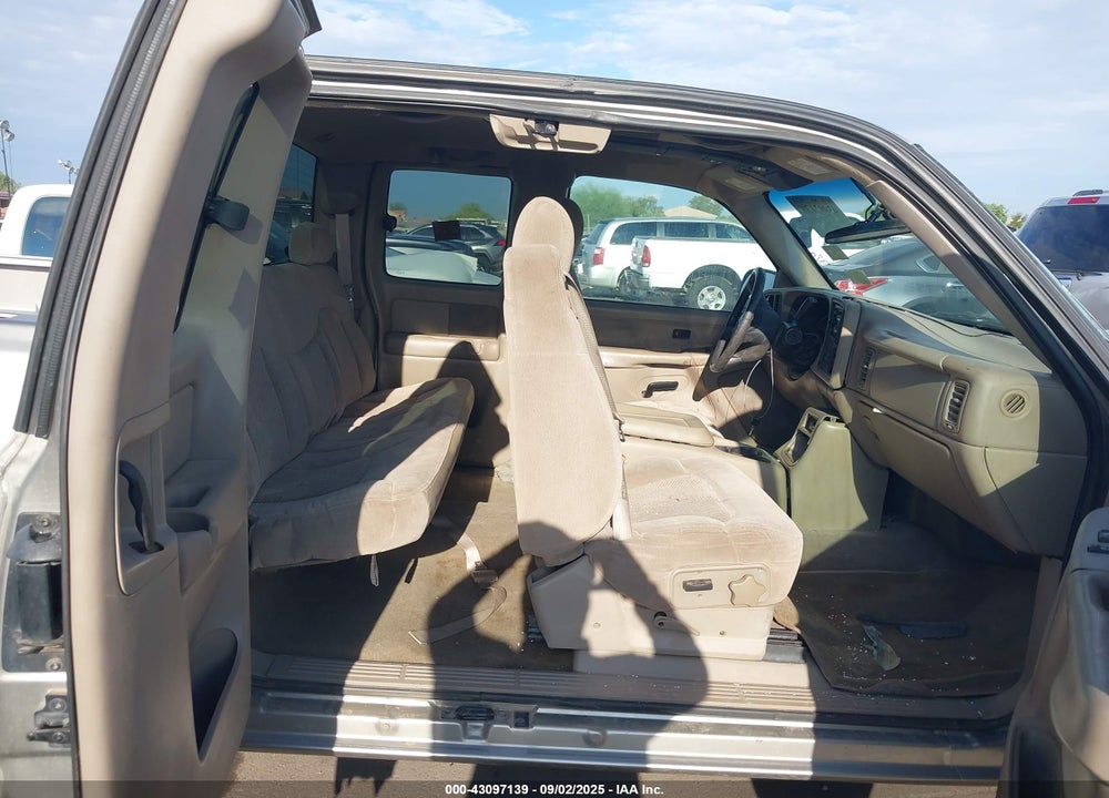 2002 CHEVROLET SILVERADO 1500 LS VIN: 2GCEK19T521225539