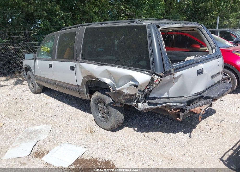 1993 CHEVROLET SUBURBAN C1500 VIN: 1GNEC16K6PJ375804