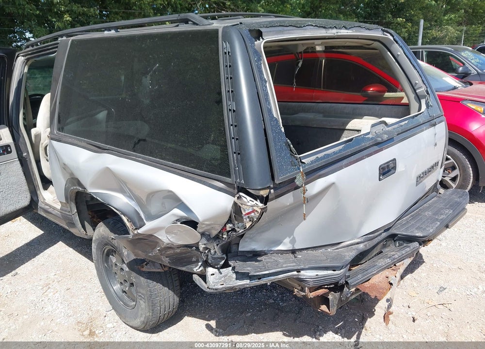 1993 CHEVROLET SUBURBAN C1500 VIN: 1GNEC16K6PJ375804