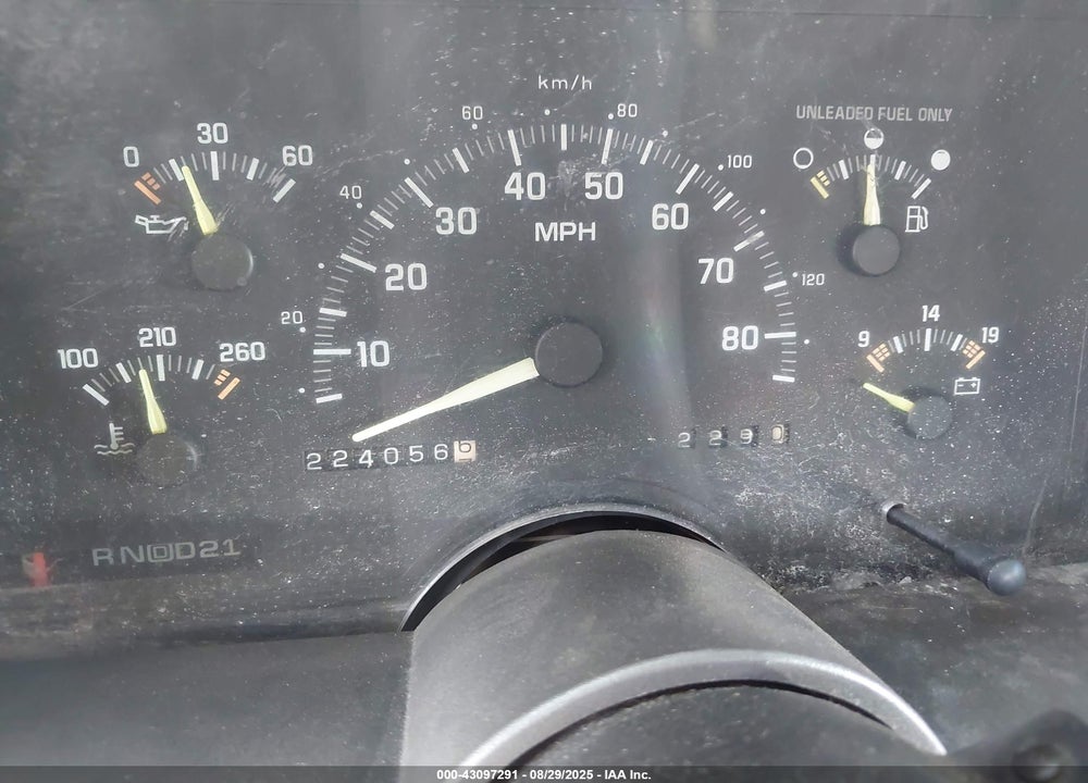 1993 CHEVROLET SUBURBAN C1500 VIN: 1GNEC16K6PJ375804