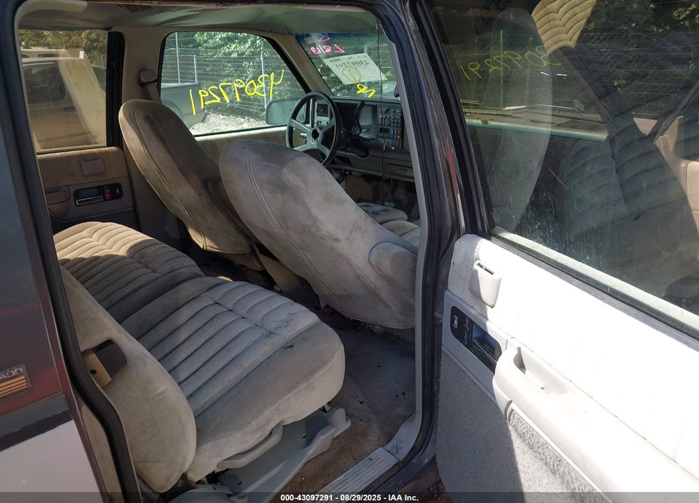1993 CHEVROLET SUBURBAN C1500 VIN: 1GNEC16K6PJ375804