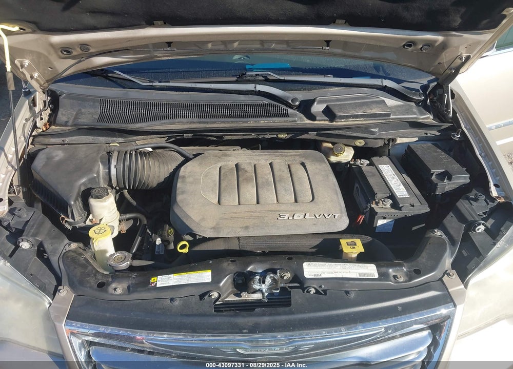 2012 CHRYSLER TOWN & COUNTRY VIN: 2C4RC1CG1CR267400