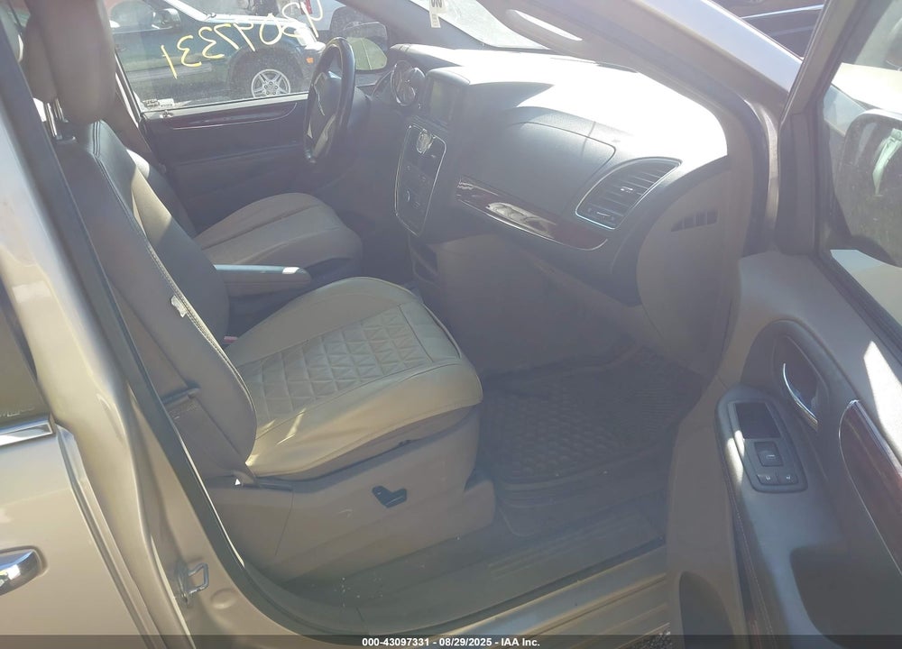 2012 CHRYSLER TOWN & COUNTRY VIN: 2C4RC1CG1CR267400