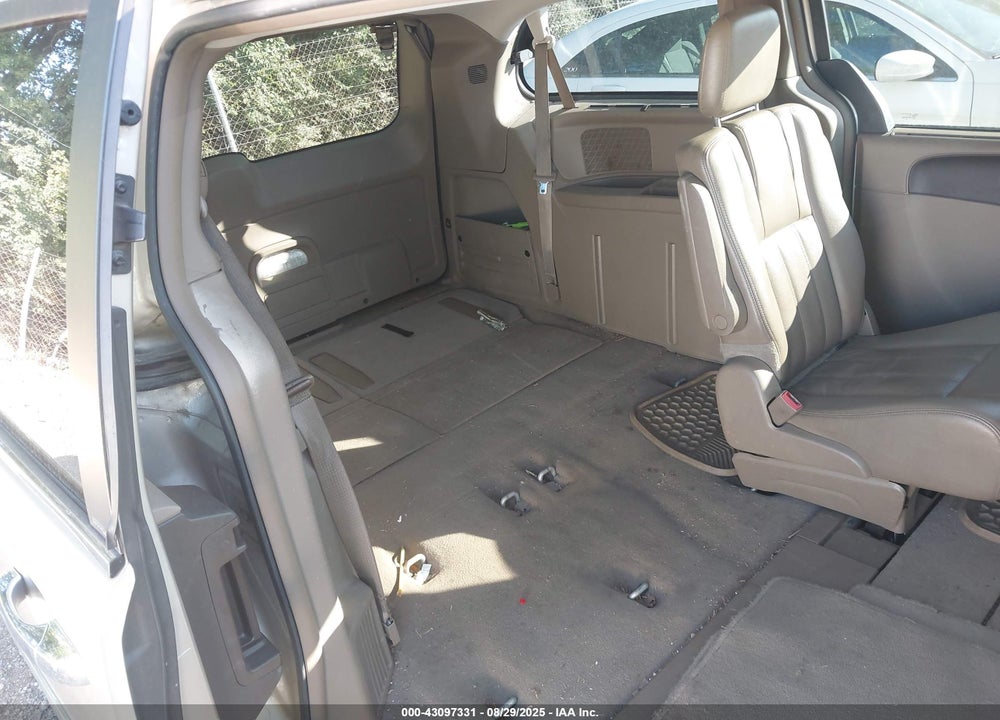 2012 CHRYSLER TOWN & COUNTRY VIN: 2C4RC1CG1CR267400